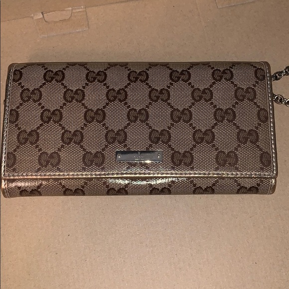 Gucci wallet on a chain - Picture 1 of 7